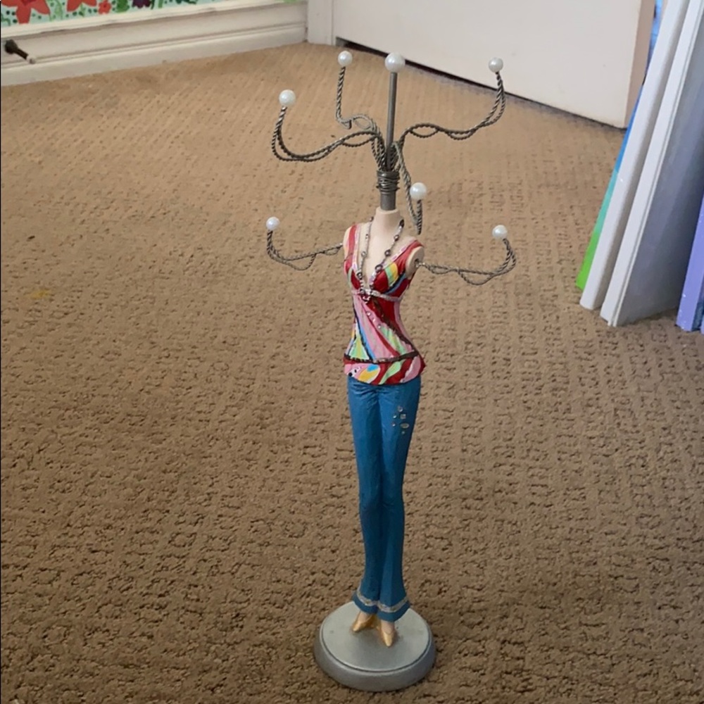 necklace holder